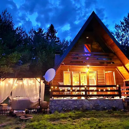 With Outdoor Jacuzzi Near Sarajevo Alpehytte Pale